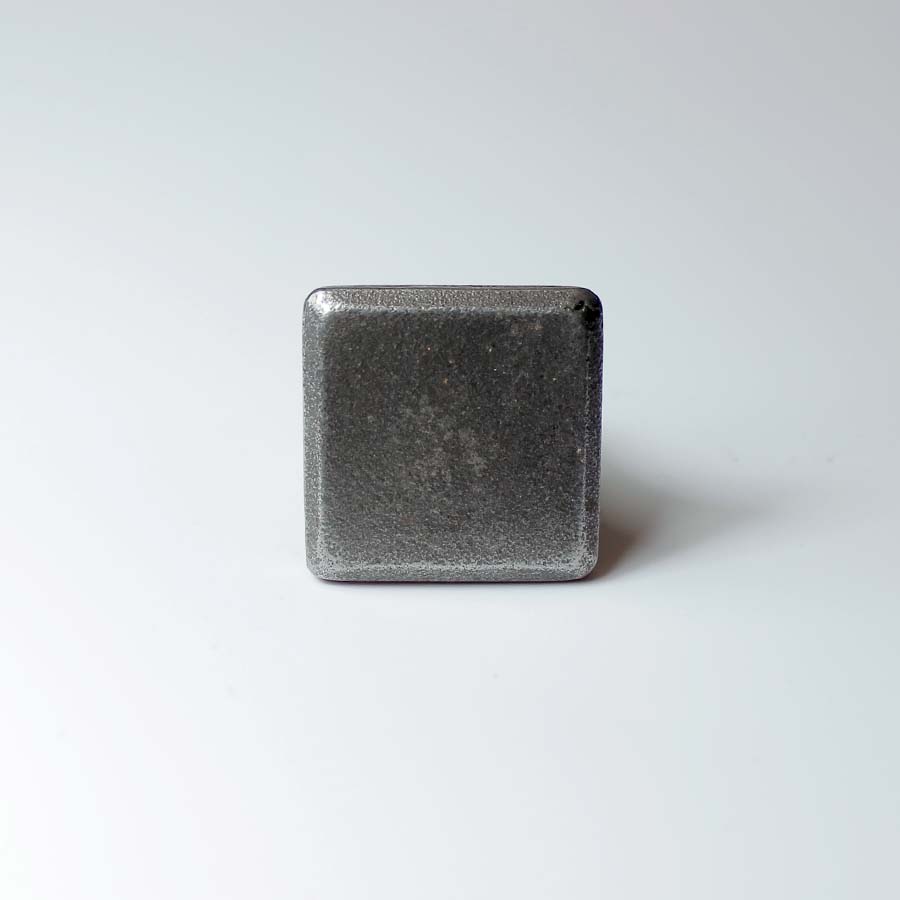 Antique Iron Square Shaker Knob - 70.085.AI.32 - Uneeka